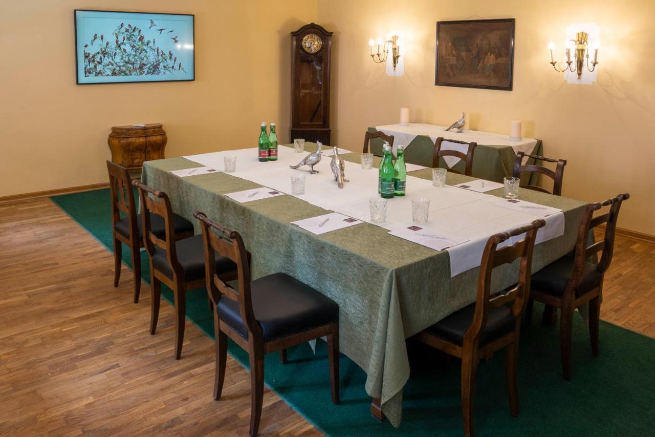Hotel Der Schlosswirt Zu - Biedermeierhotel Und Restaurant Anif