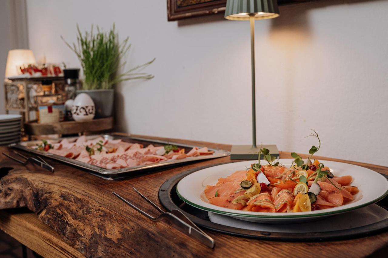 Der Schlosswirt Zu - Biedermeierhotel Und Restaurant 4* Anif