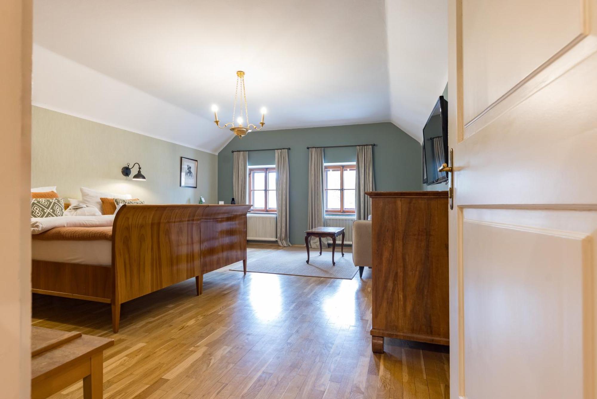 Der Schlosswirt Zu - Biedermeierhotel Und Restaurant 4* Anif