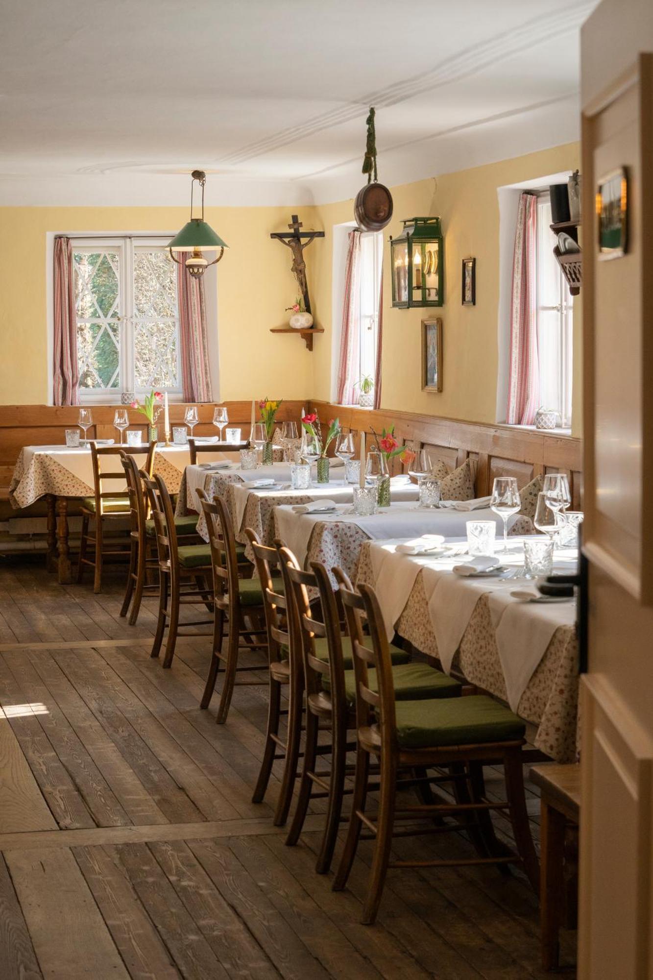 Hotel Der Schlosswirt Zu - Biedermeierhotel Und Restaurant 4*