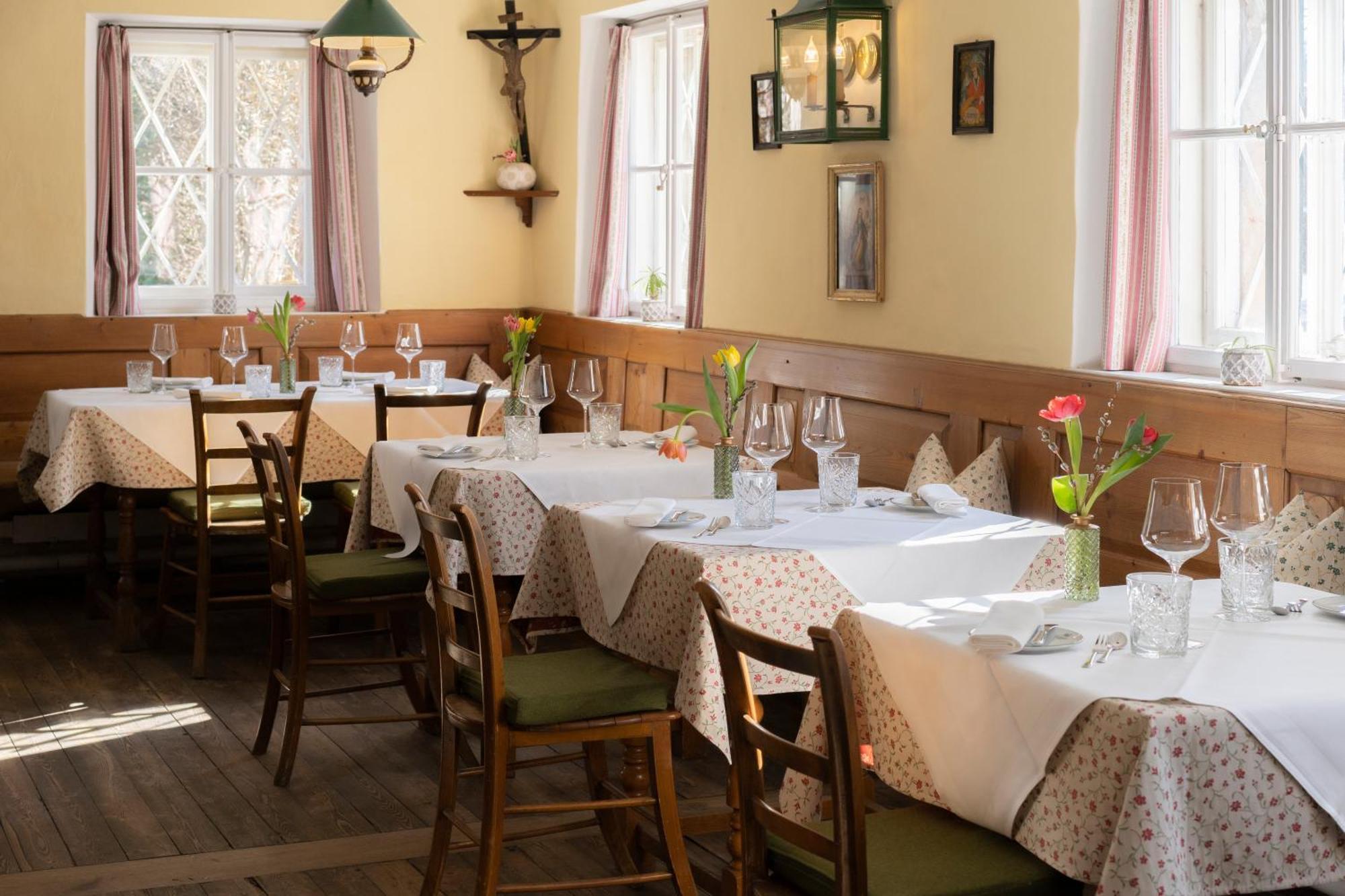 Hotel Der Schlosswirt Zu - Biedermeierhotel Und Restaurant 4*