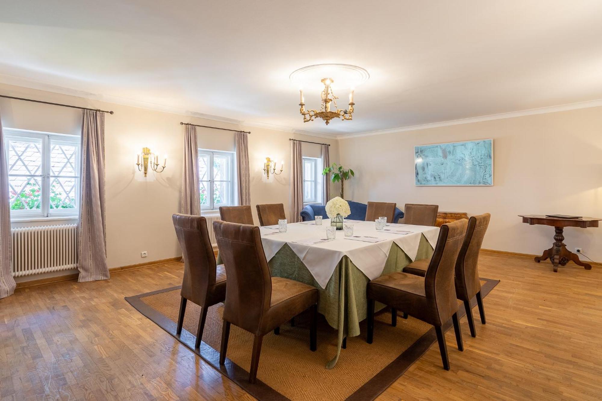 Der Schlosswirt Zu - Biedermeierhotel Und Restaurant 4*