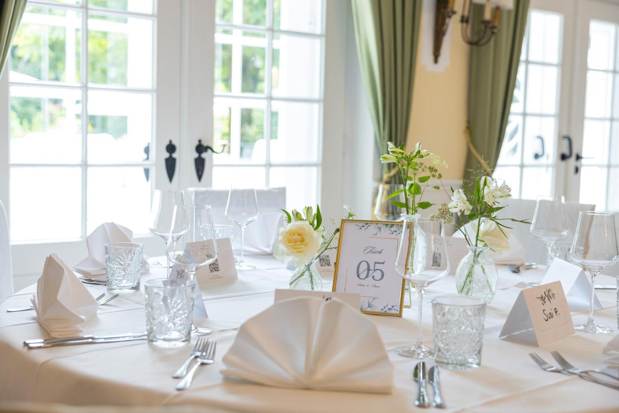 Hotel Der Schlosswirt Zu - Biedermeierhotel Und Restaurant Anif