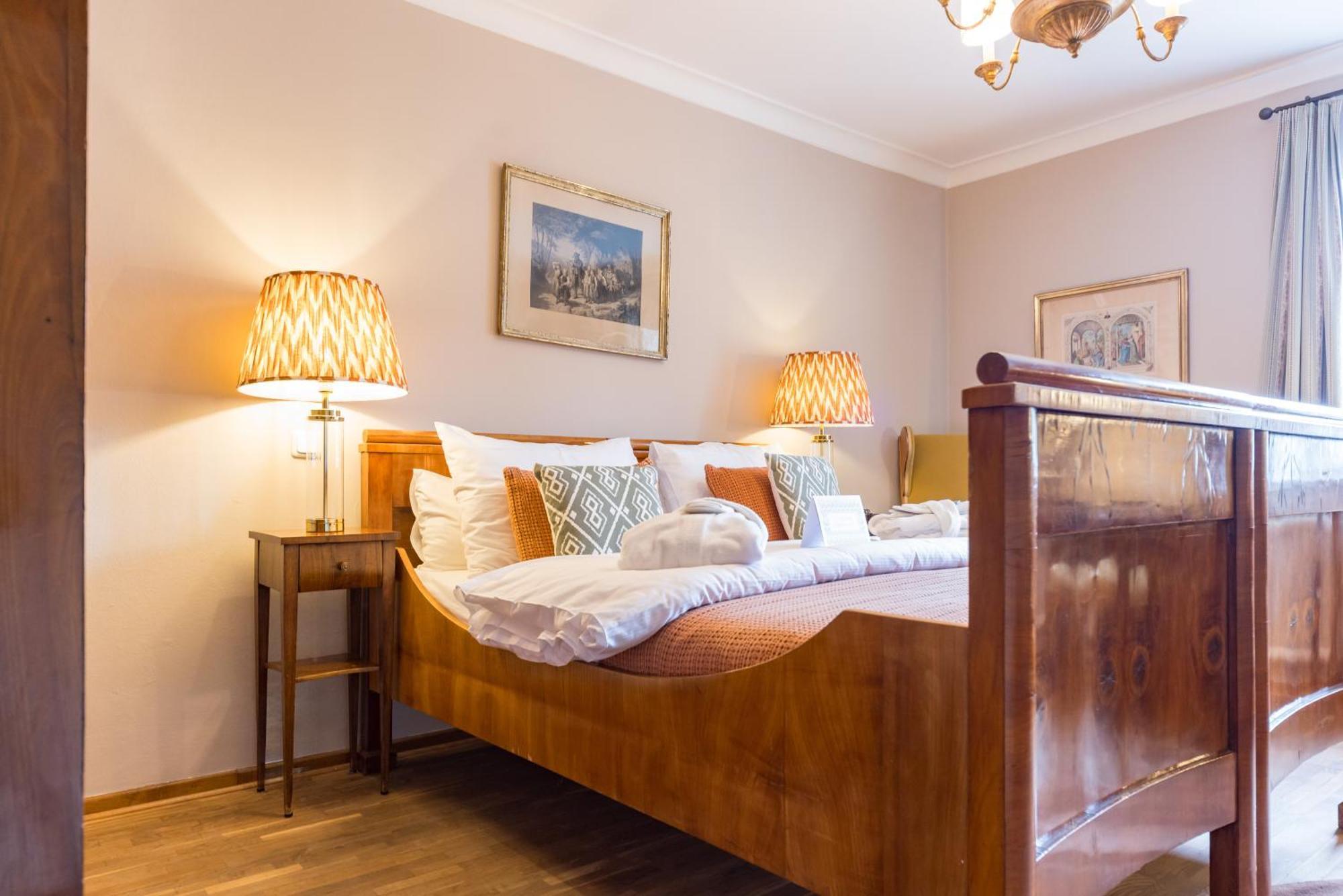 Hotel Der Schlosswirt Zu - Biedermeierhotel Und Restaurant 4*