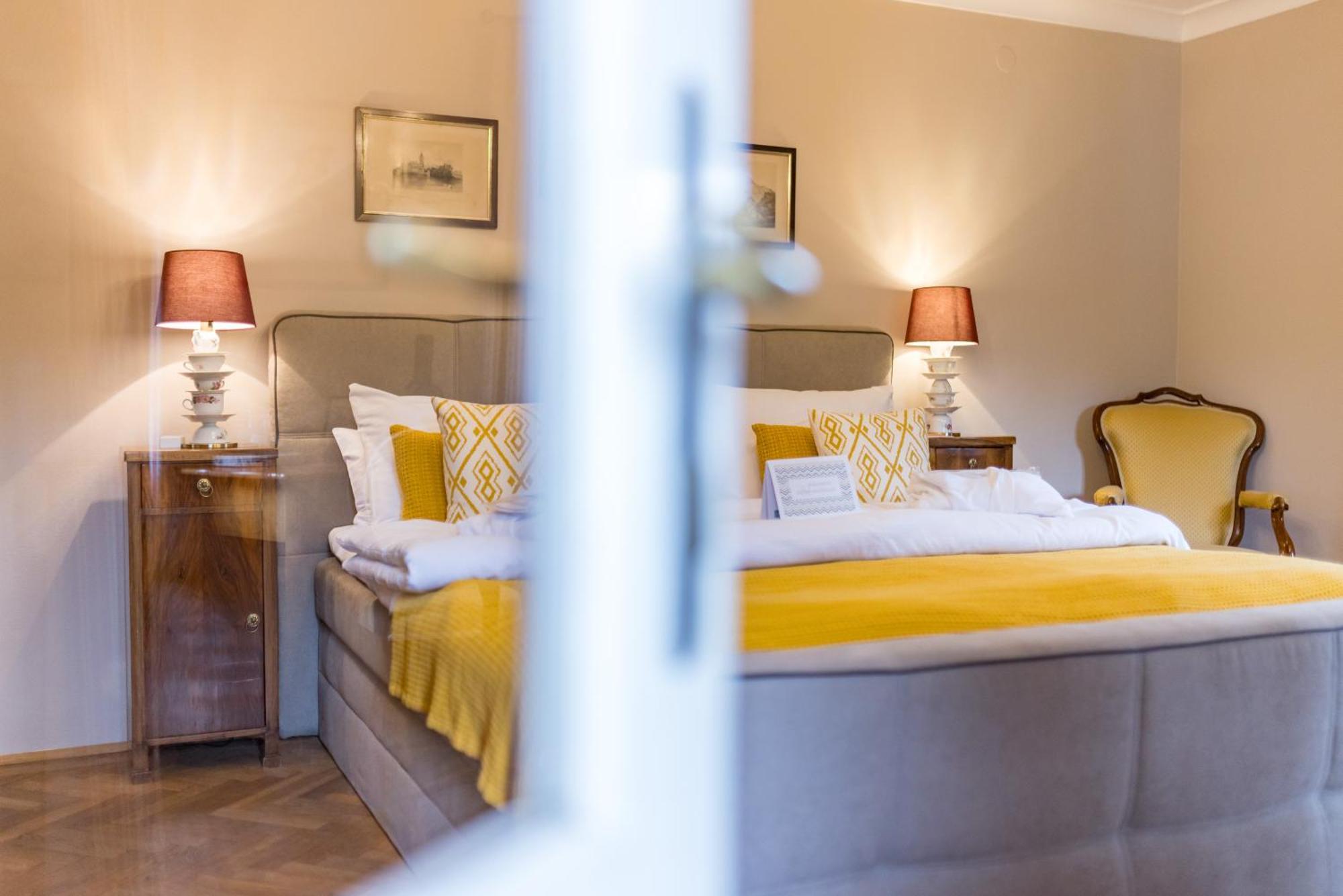 Hotel Der Schlosswirt Zu - Biedermeierhotel Und Restaurant