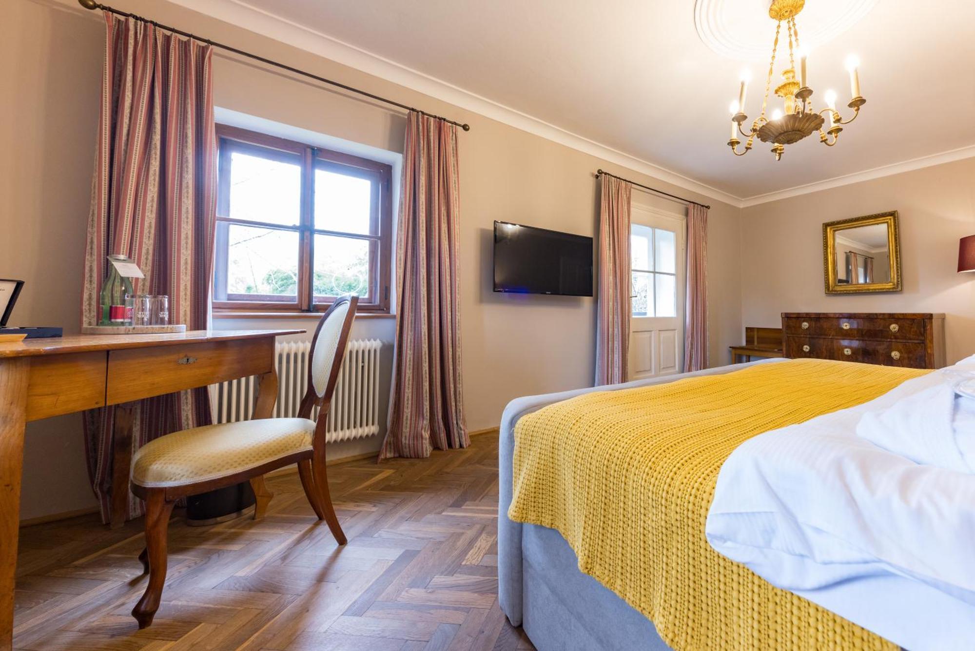 Der Schlosswirt Zu - Biedermeierhotel Und Restaurant Hotel 4*