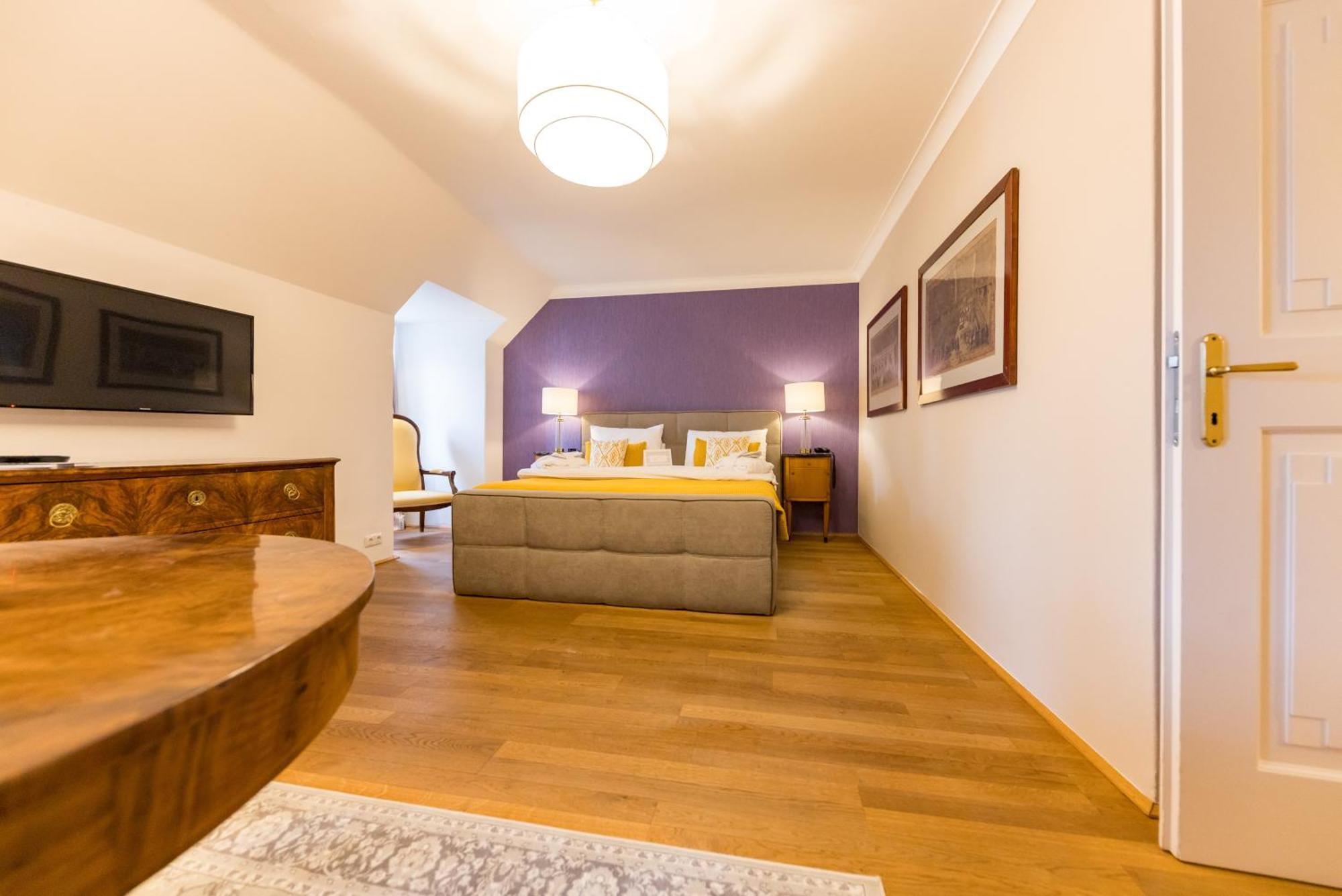 Hotel Der Schlosswirt Zu - Biedermeierhotel Und Restaurant 4*
