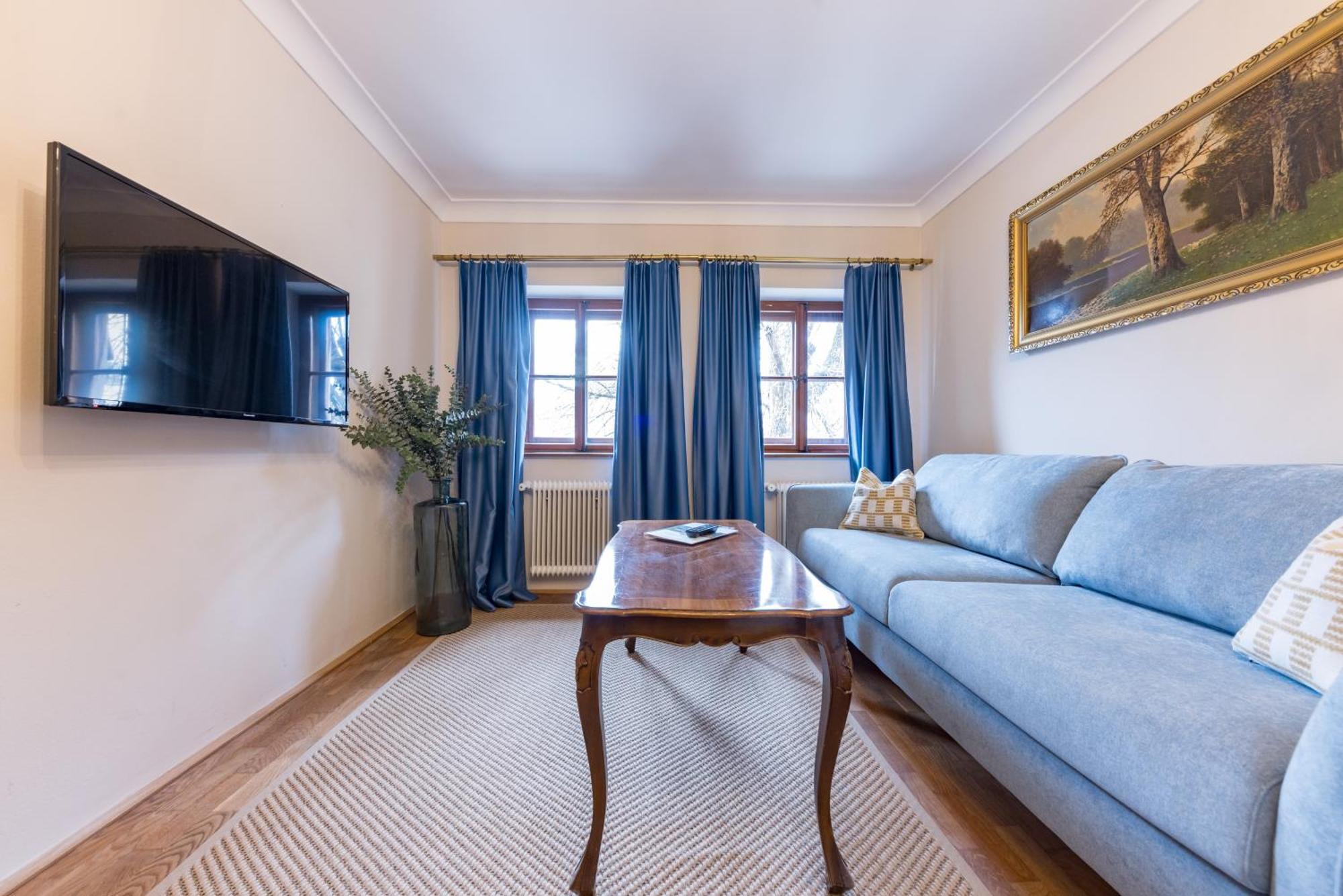 Hotel Der Schlosswirt Zu - Biedermeierhotel Und Restaurant Anif