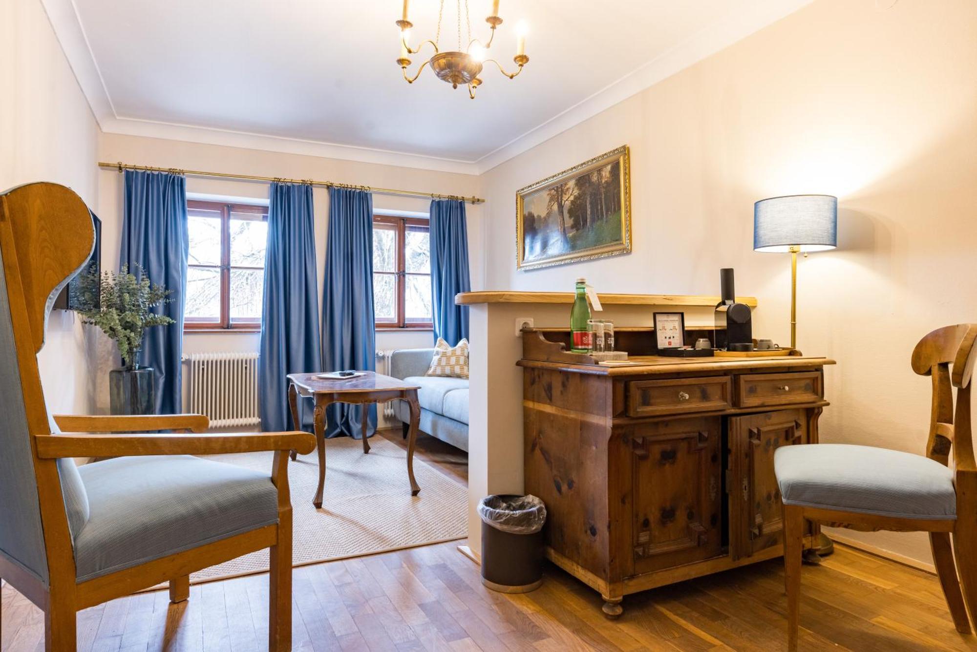 Der Schlosswirt Zu - Biedermeierhotel Und Restaurant Hotel 4*