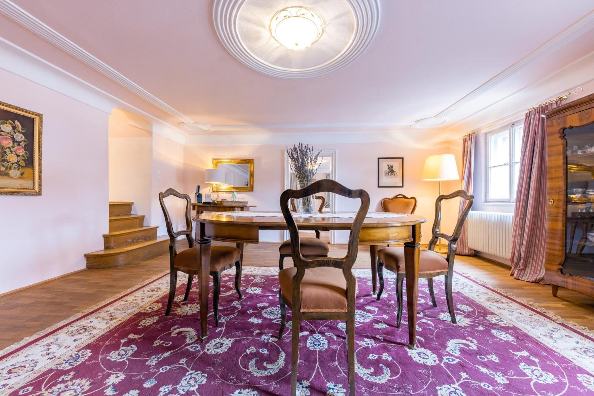 Hotel Der Schlosswirt Zu - Biedermeierhotel Und Restaurant 4*